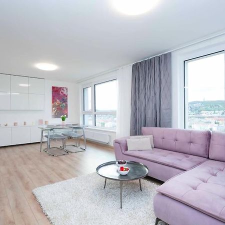 Danubius One - Spacious Apartment W Free Parking Pressburg Exterior foto