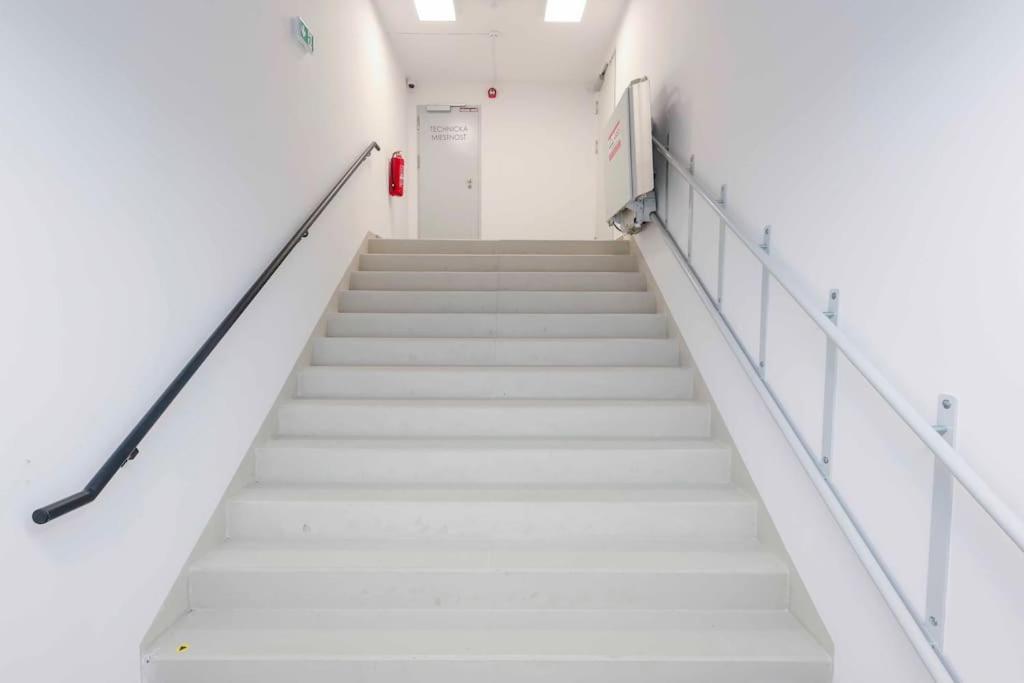 Danubius One - Spacious Apartment W Free Parking Pressburg Exterior foto