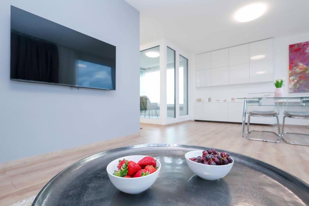 Danubius One - Spacious Apartment W Free Parking Pressburg Exterior foto