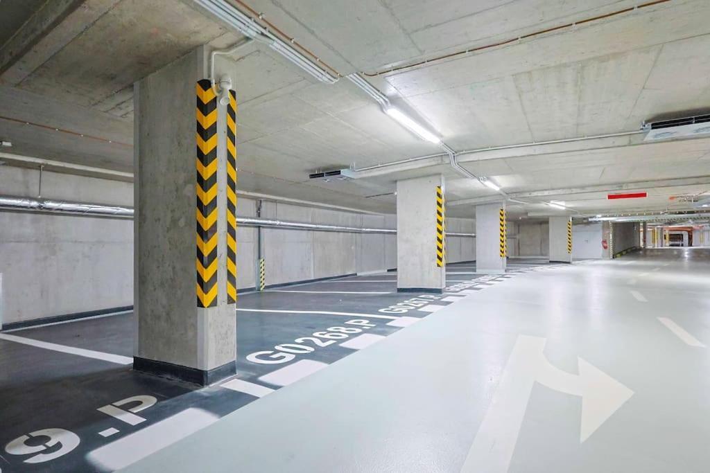 Danubius One - Spacious Apartment W Free Parking Pressburg Exterior foto