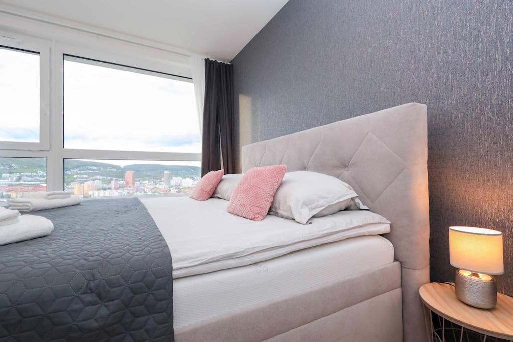 Danubius One - Spacious Apartment W Free Parking Pressburg Exterior foto
