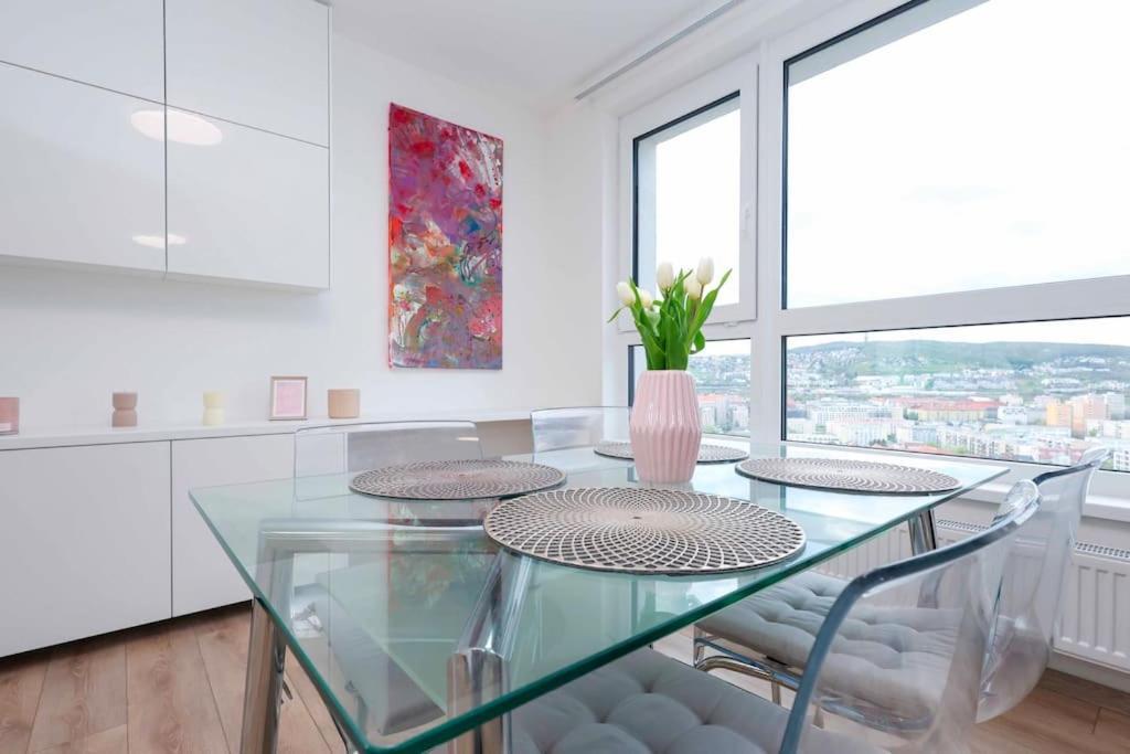 Danubius One - Spacious Apartment W Free Parking Pressburg Exterior foto